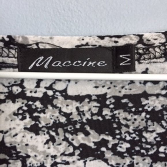 MACCINE SHORT SLEEVE LADY BLOUSE.  SIZE M.  BLACK AND WHITE - Picture 3 of 3